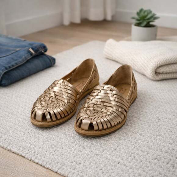 Artesanias Angeles Shoes - Artesanias Angeles Metallic Gold Leather Woven Mexican Huarache Sandals 7